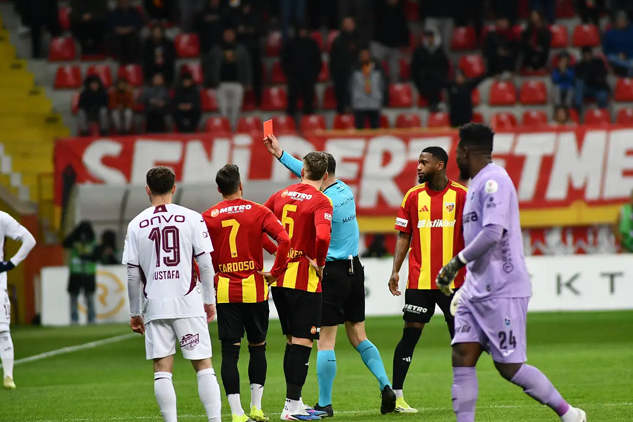 Kayserisporlu futbolcuya iki maç ceza!