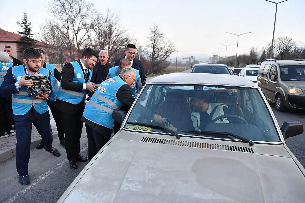 Büyükkılıç, yediden yetmişe Kayserililerle Ramazan'da buluştu