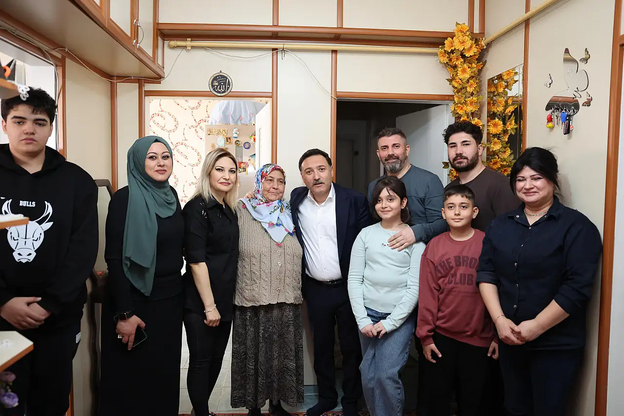 Vali Çiçek, bayramın ilk günü şehit ailelerini unutmadı