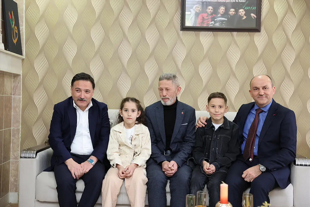 Vali Çiçek, bayramın ilk günü şehit ailelerini unutmadı