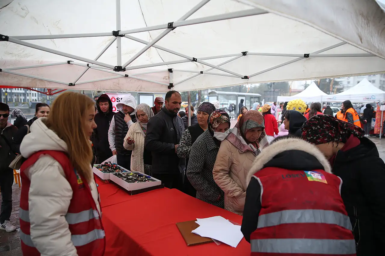 'İyilik Tırı' yollarda