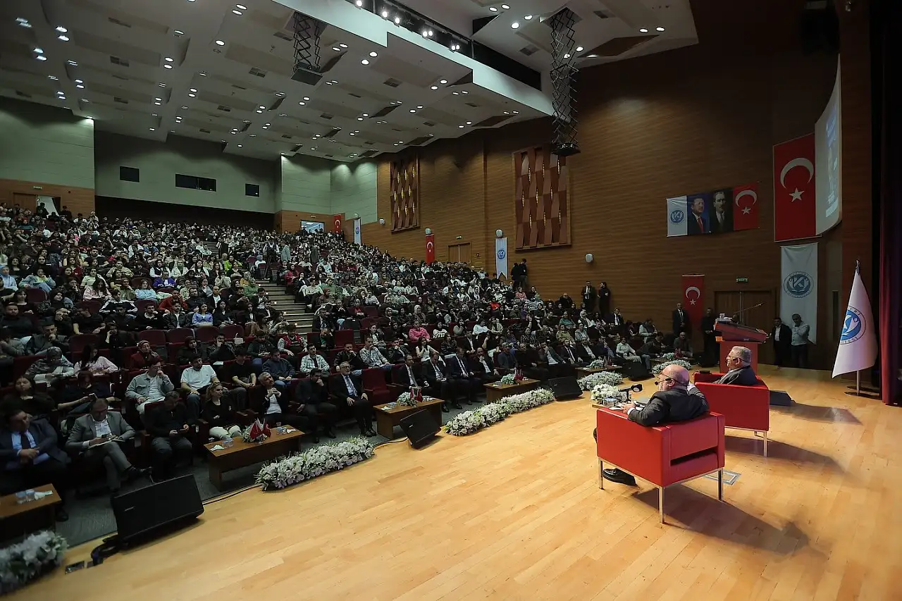 KAYÜ'de gençlerle baş başa söyleşi heyecanı