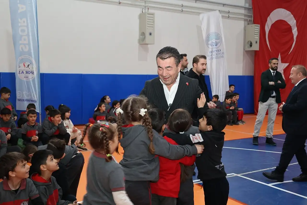 Başkan Metin, öğrencilerle vakit geçirdi.