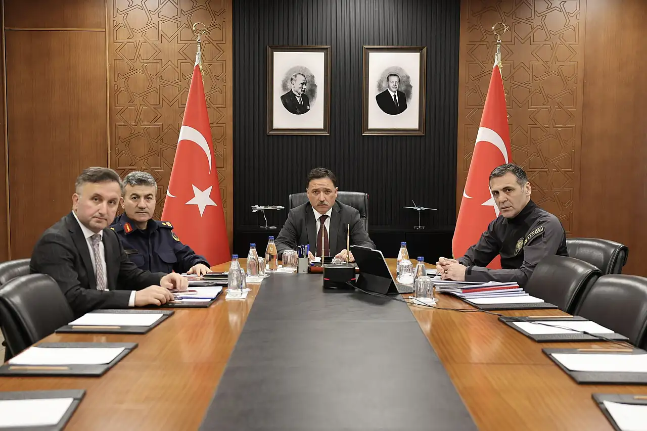 Kayseri'de veliler, öğrenciler merak ediyor! Pazartesi günü Kayseri'de okullarda hangi önlemler alınacak? En yetkili isim açıkladı