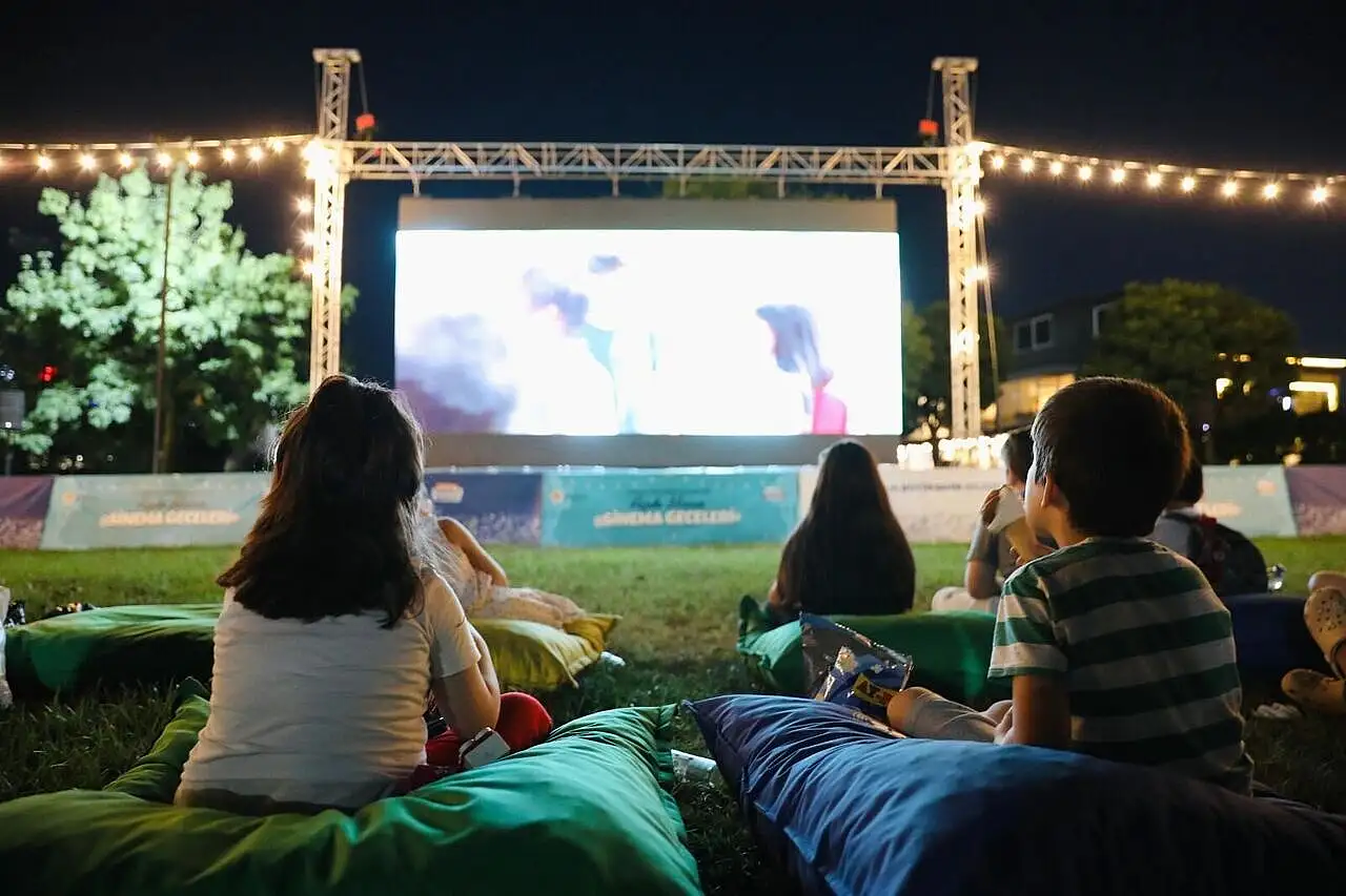 Kayseri'de gençlerden 'açık hava sinema çağrısı