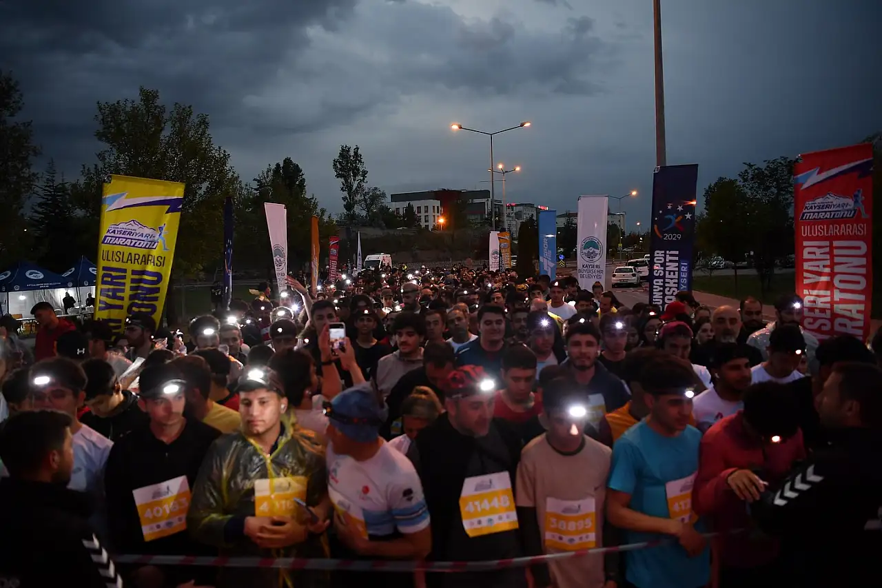 Başkan Büyükkılıç start verdi: 19 Mayıs Gece Koşusu başladı!