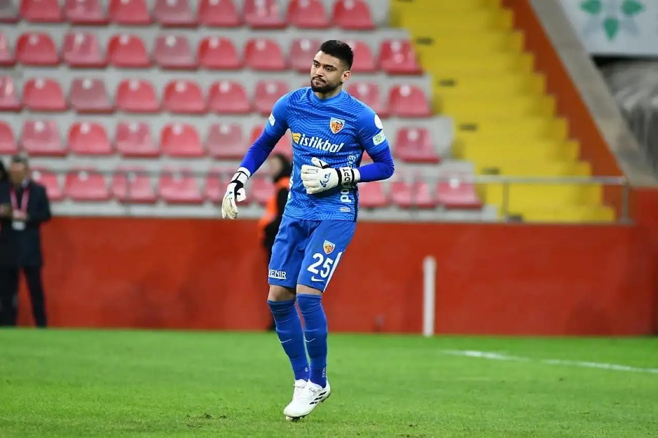 Kayserispor'da yaprak dökümü başladı! Yıldız oyuncu bavulunu topladı