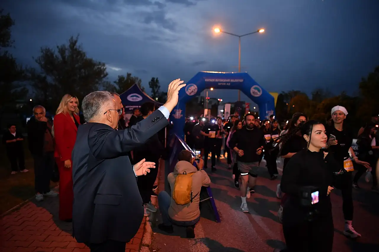 Başkan Büyükkılıç start verdi: 19 Mayıs Gece Koşusu başladı!