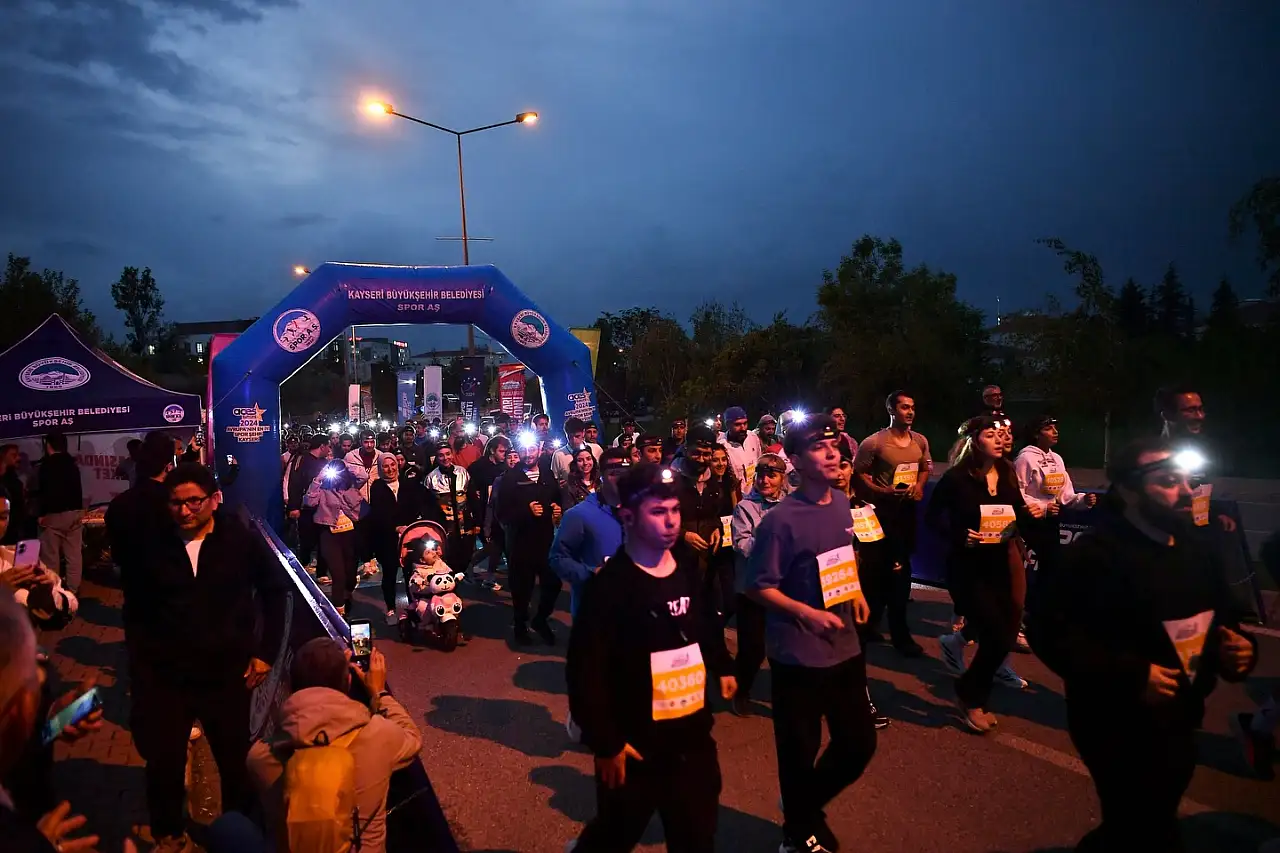 Başkan Büyükkılıç start verdi: 19 Mayıs Gece Koşusu başladı!