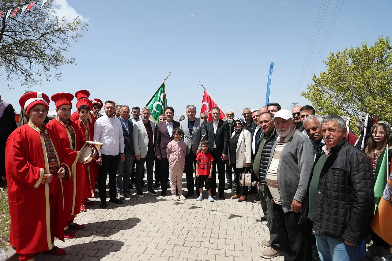 Etli pilav kuyrukları oluştu! Kayseri'deki şenliğe insan seli