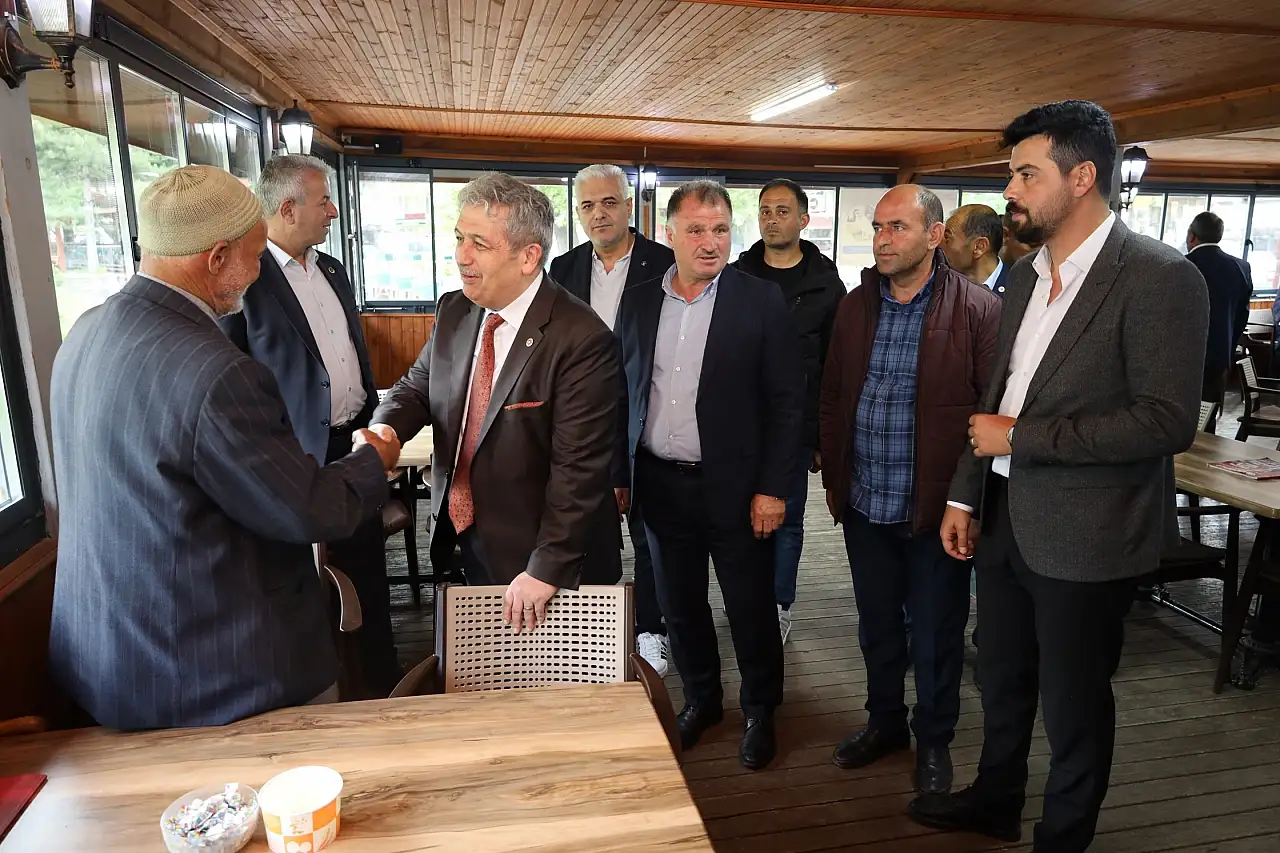 Milletvekili Özsoy ve Başkan Öztürk esnafla bayramlaştı