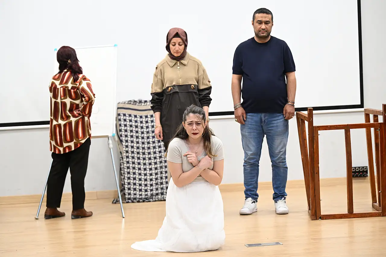 İlk kez Kayseri'de oynanacak! Öğretmenler sahneye çıkıyor