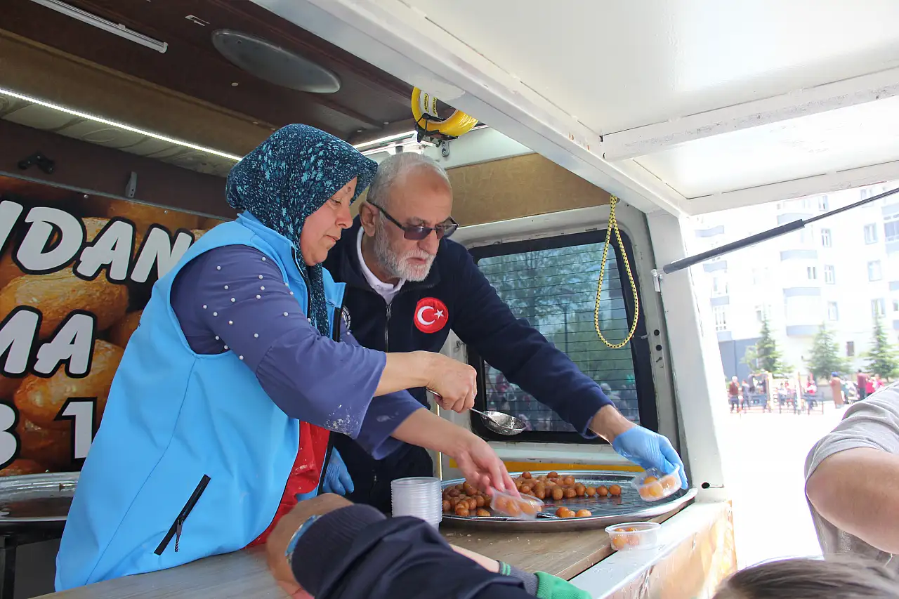 Emekli oldu bırakamadı: Kayseri'de gönüllü olarak çalışıyor!