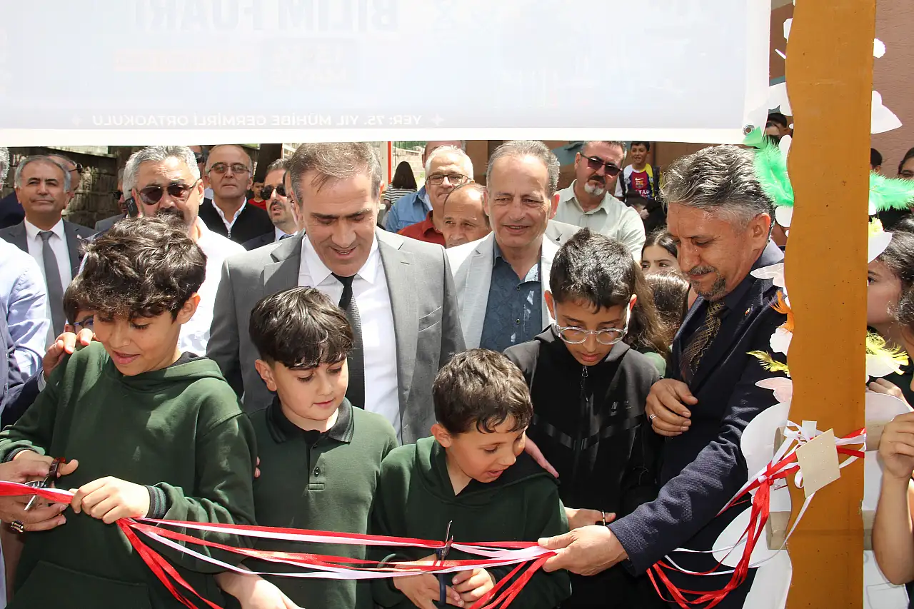 Talas'taki ortaokulda TÜBİTAK 4006-B Bilim Fuarı açıldı