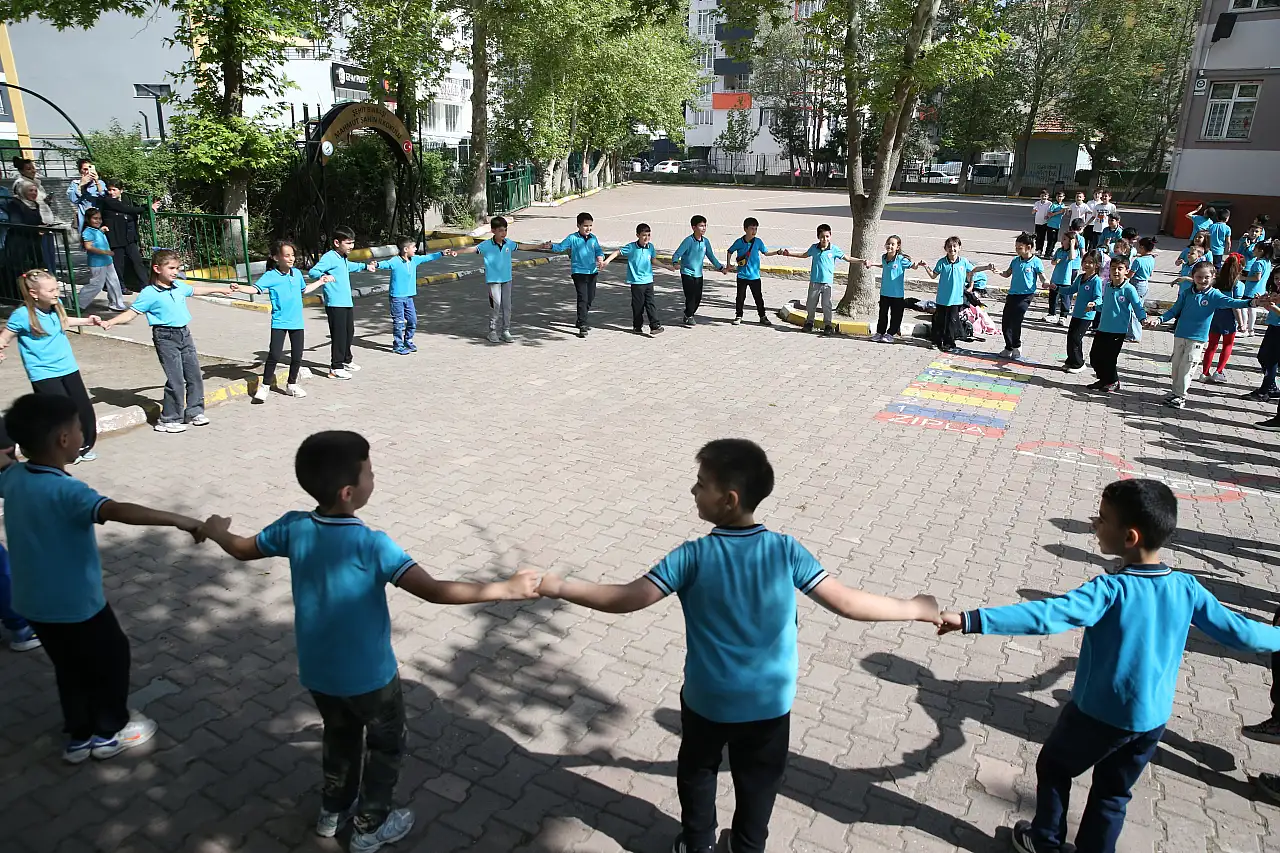 Kayseri'de dikkat çeken okul uygulaması: Haftaya çiftetelli ile başlanıyor