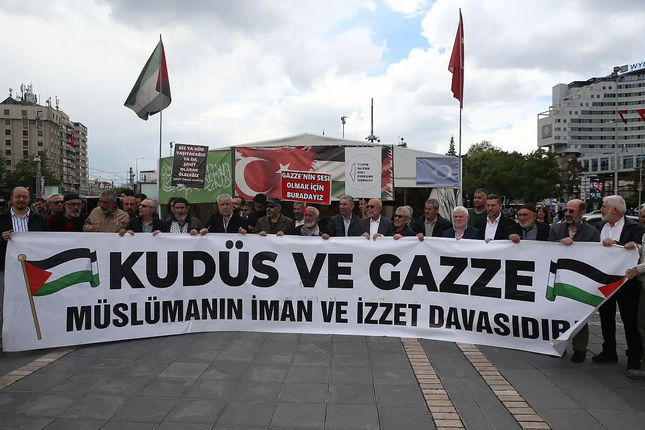 Kayseri Cumhuriyet Meydanı'nda Küresel Sumud Filosu'na destek gösterisi