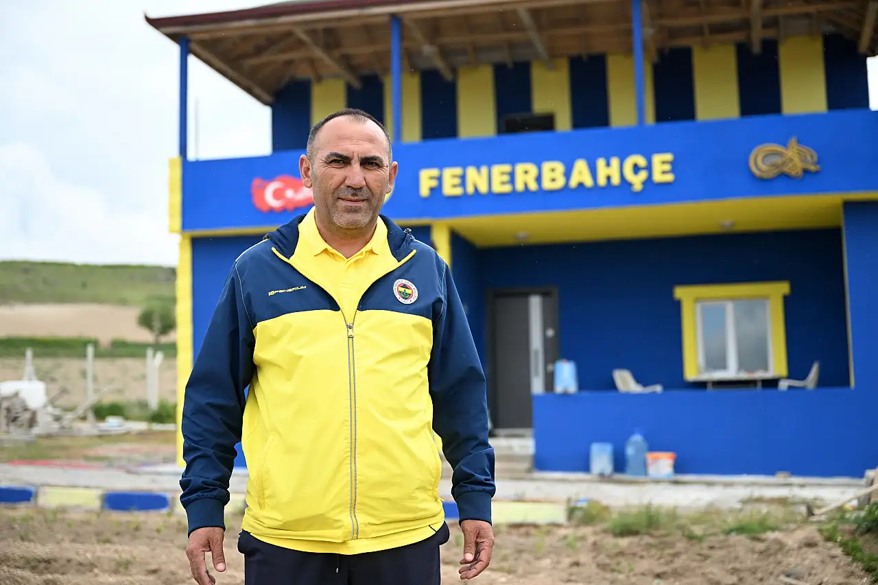Kayseri'de sarı-lacivert ev dikkat çekti!