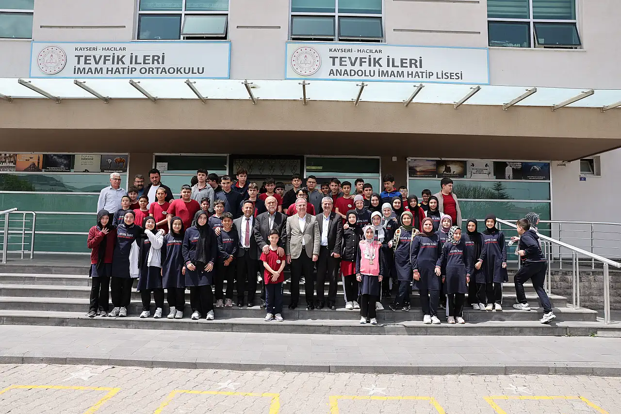 Başkan Özdoğan öğrencilerle bir araya geldi: Kariyer Günleri Buluşması!