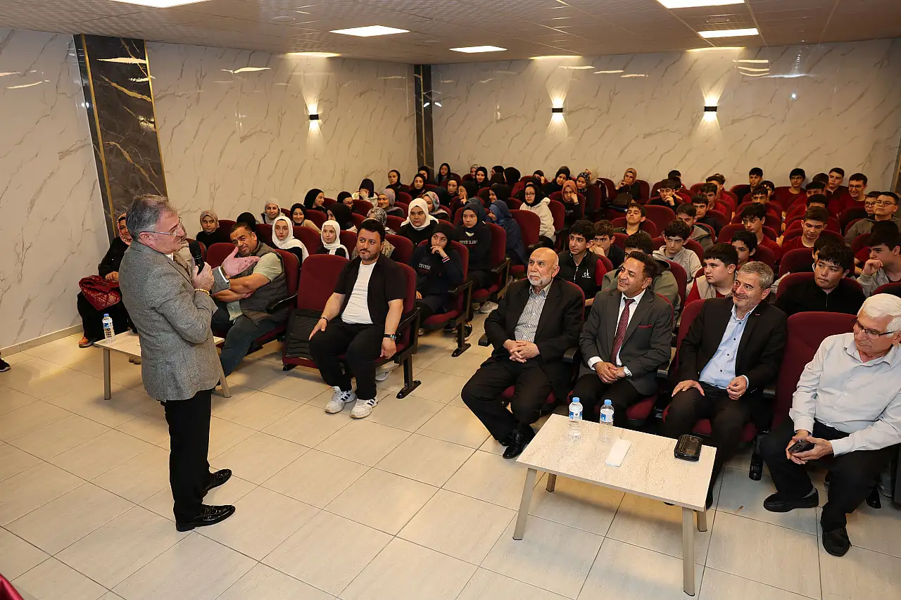 Başkan Özdoğan öğrencilerle bir araya geldi: Kariyer Günleri Buluşması!