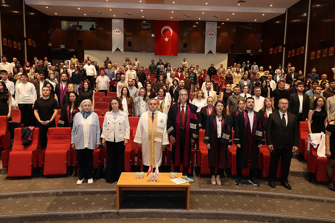 ERÜ Eczacılık Fakültesi: Önlük Giyme Töreni oldu