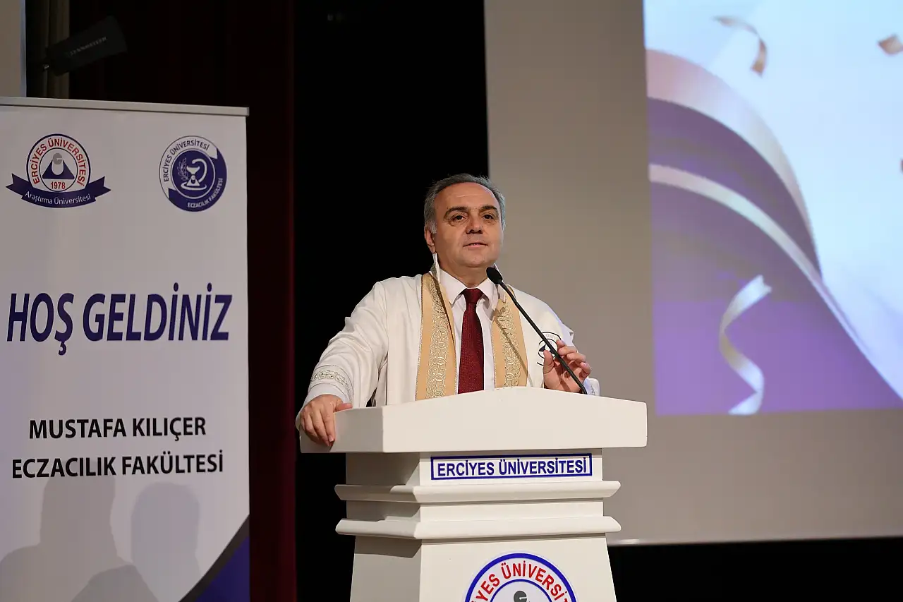 ERÜ Eczacılık Fakültesi: Önlük Giyme Töreni oldu