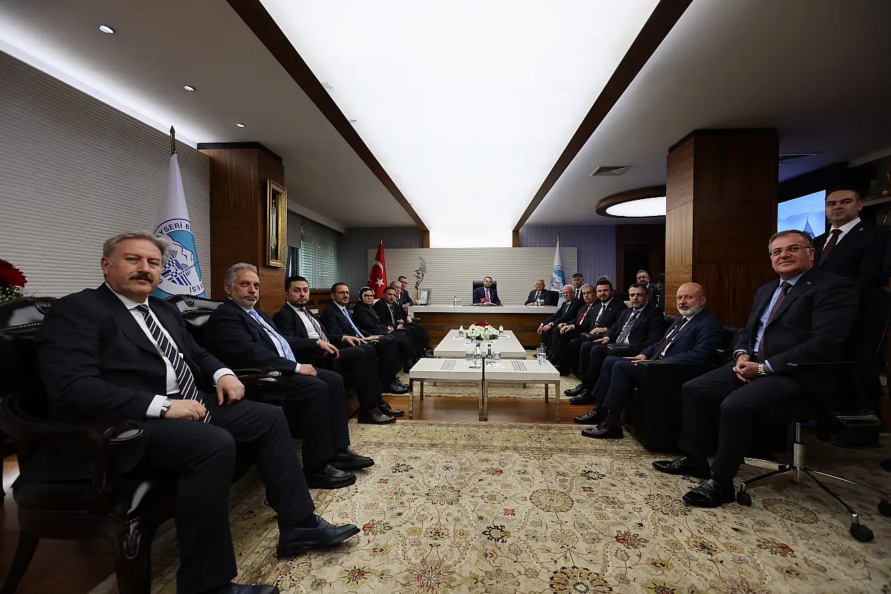 Başkan Büyükkılıç'a önemli ziyaret: Adalet Bakanı'ndan Kayseri'ye övgüler!