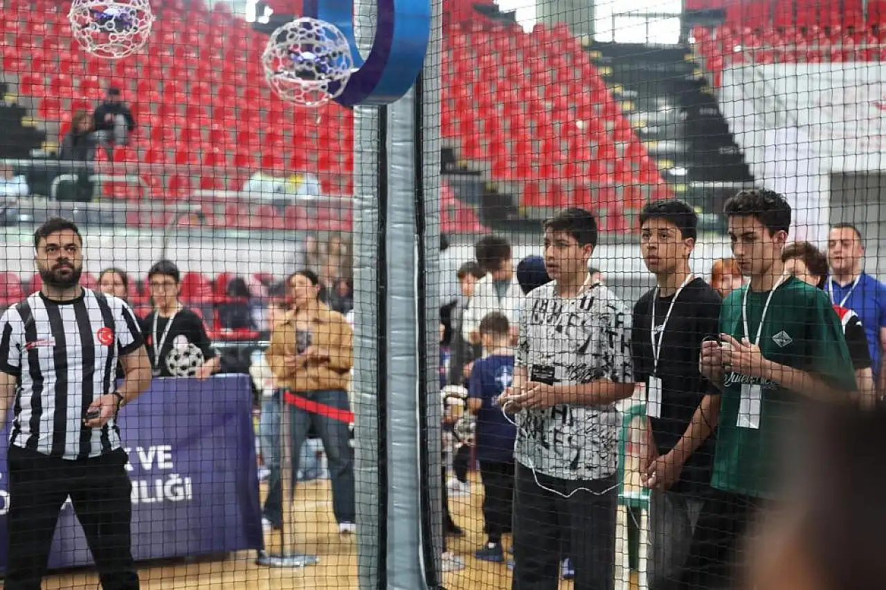 Kayseri'de nefes kesen Drone Soccer şampiyonası