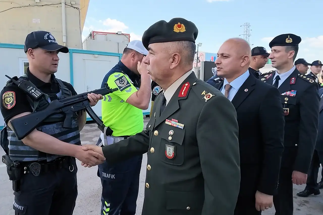43 ilin geçiş noktasında trafik denetimi devam ediyor: Validen sürücülere uyarı!