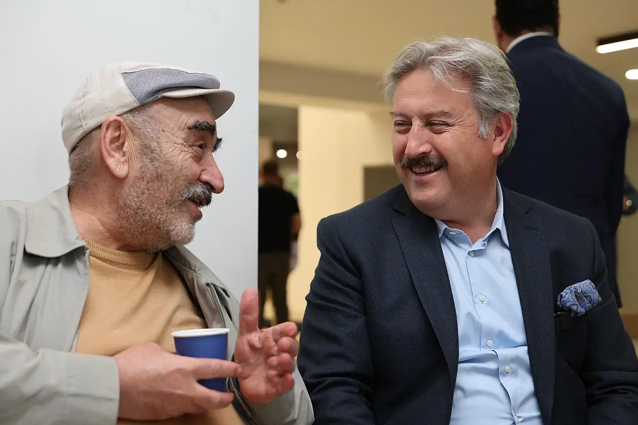 Başkan Palancıoğlu, vatandaşlarla sohbet ederek vergisini ödedi