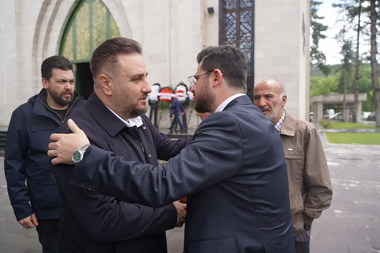 Kayserili ünlü yapımcının amcası toprağa verildi!