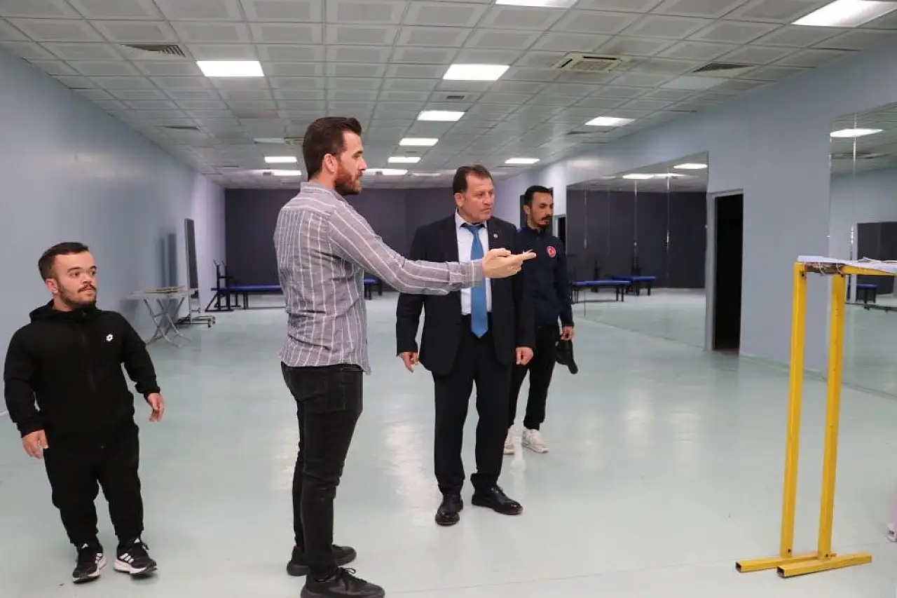 Türkiye'nin ilk paralimpik antreman salonuna ziyaret