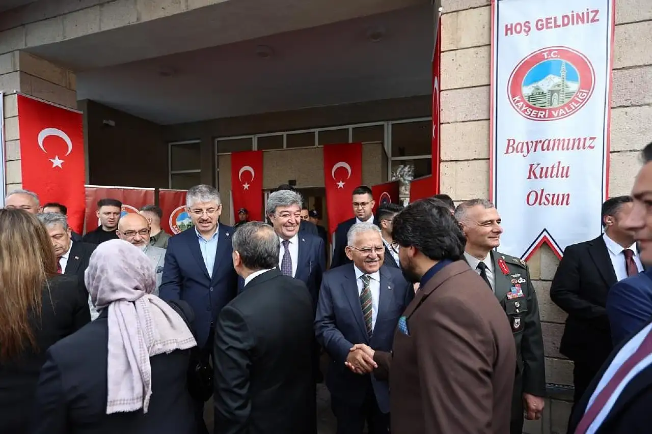 Başkan Büyükkılıç, bayramı Kayserililerle geçirdi
