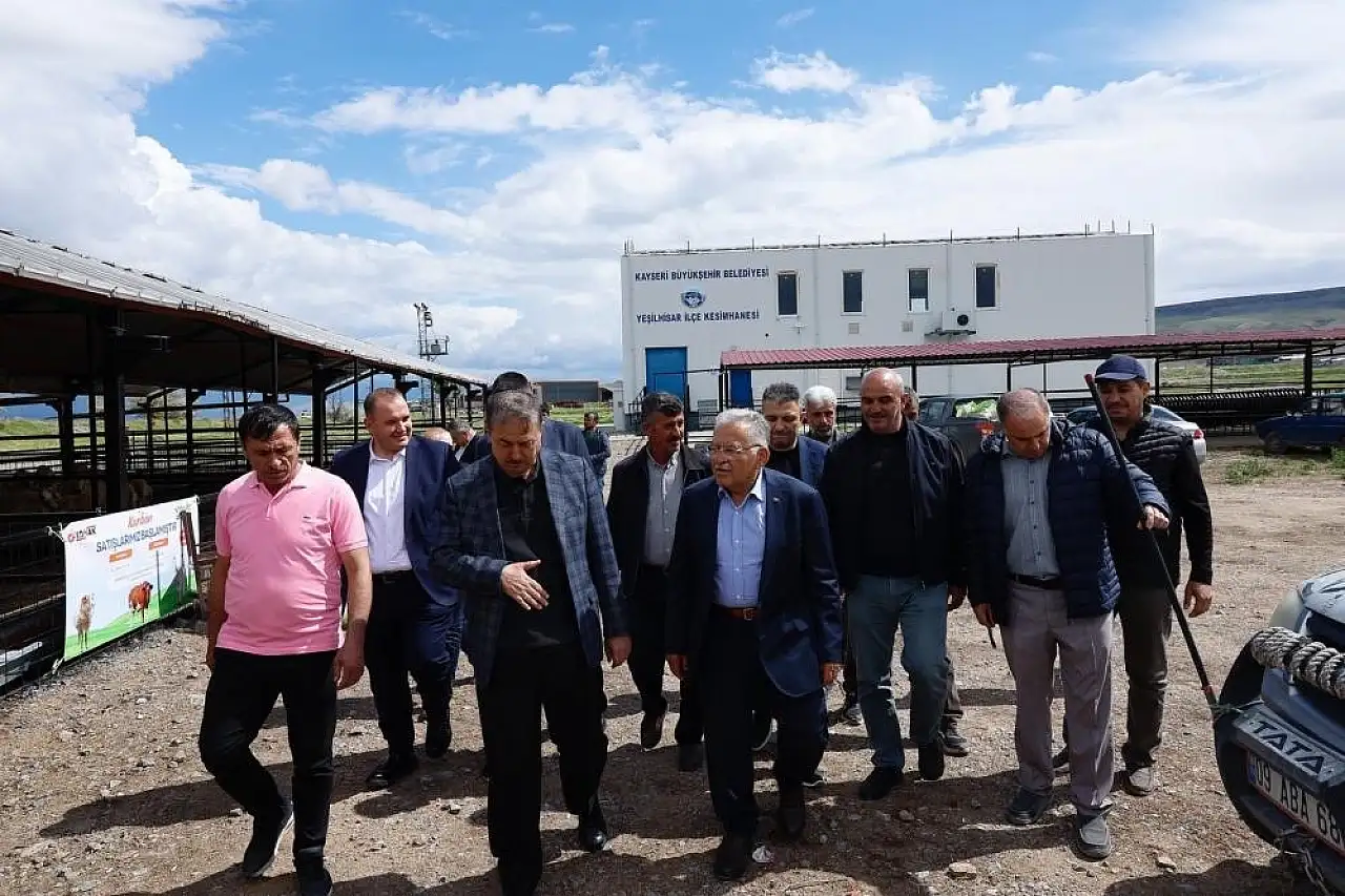 Başkan Büyükkılıç, bayramı Kayserililerle geçirdi