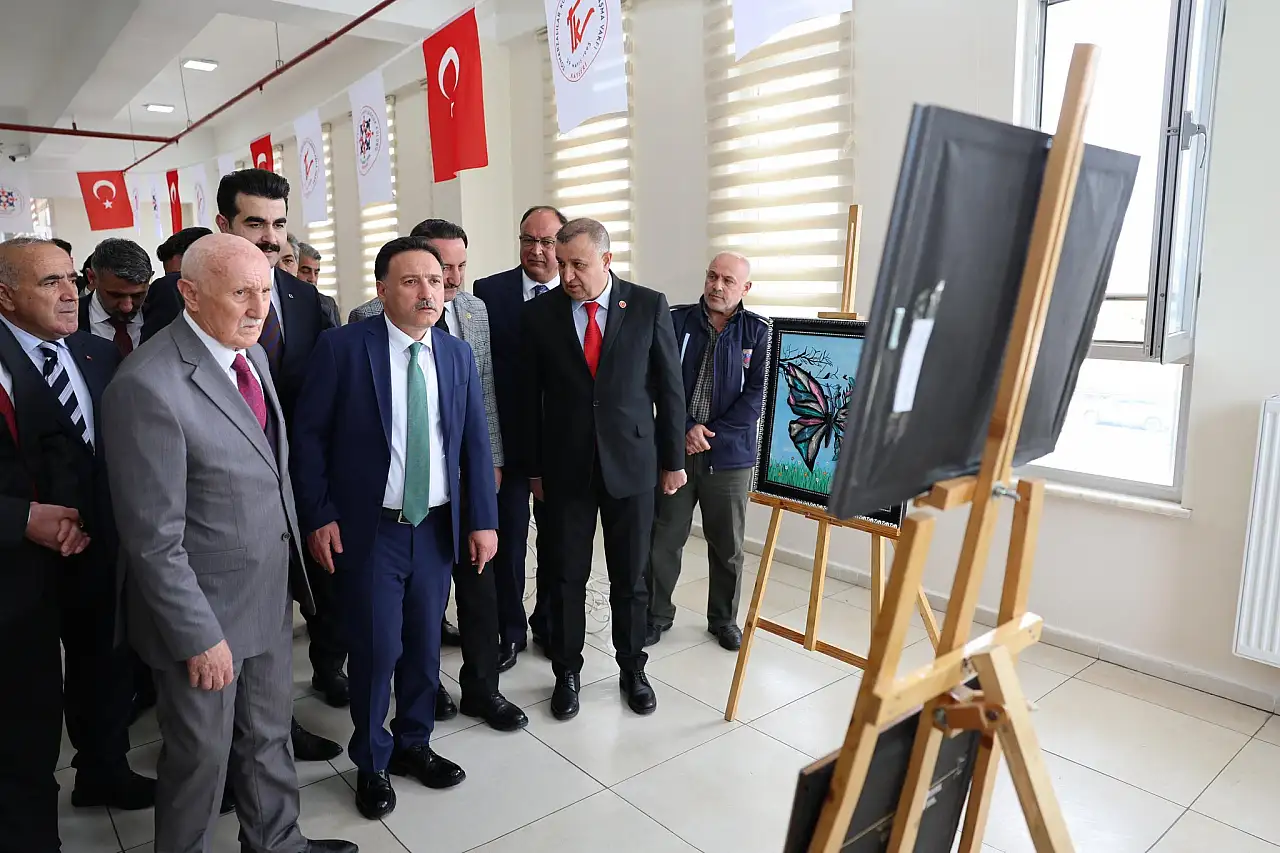 Kayseri'de şenlik krizi! Belediye Başkanını davet etmediler