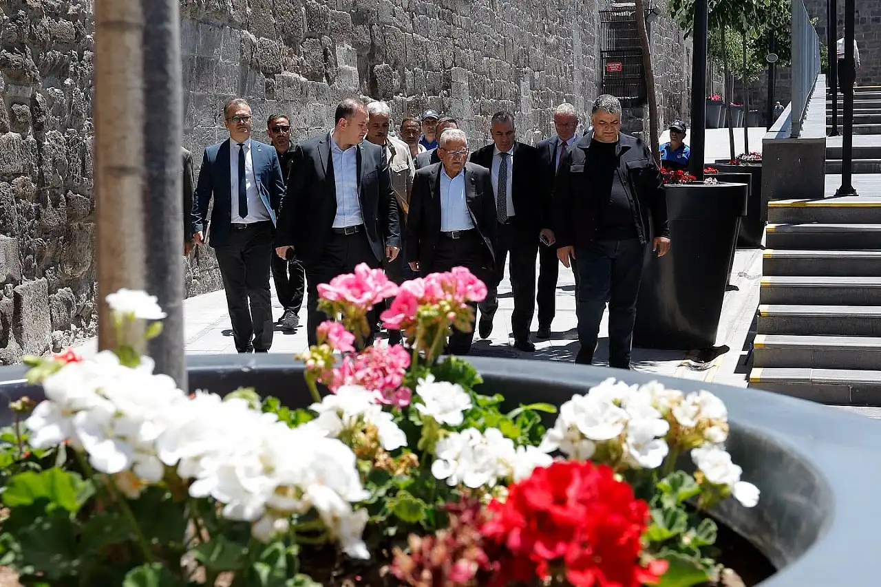 Büyükkılıç' tan Kayseri Kalesi'nde tarih dersi