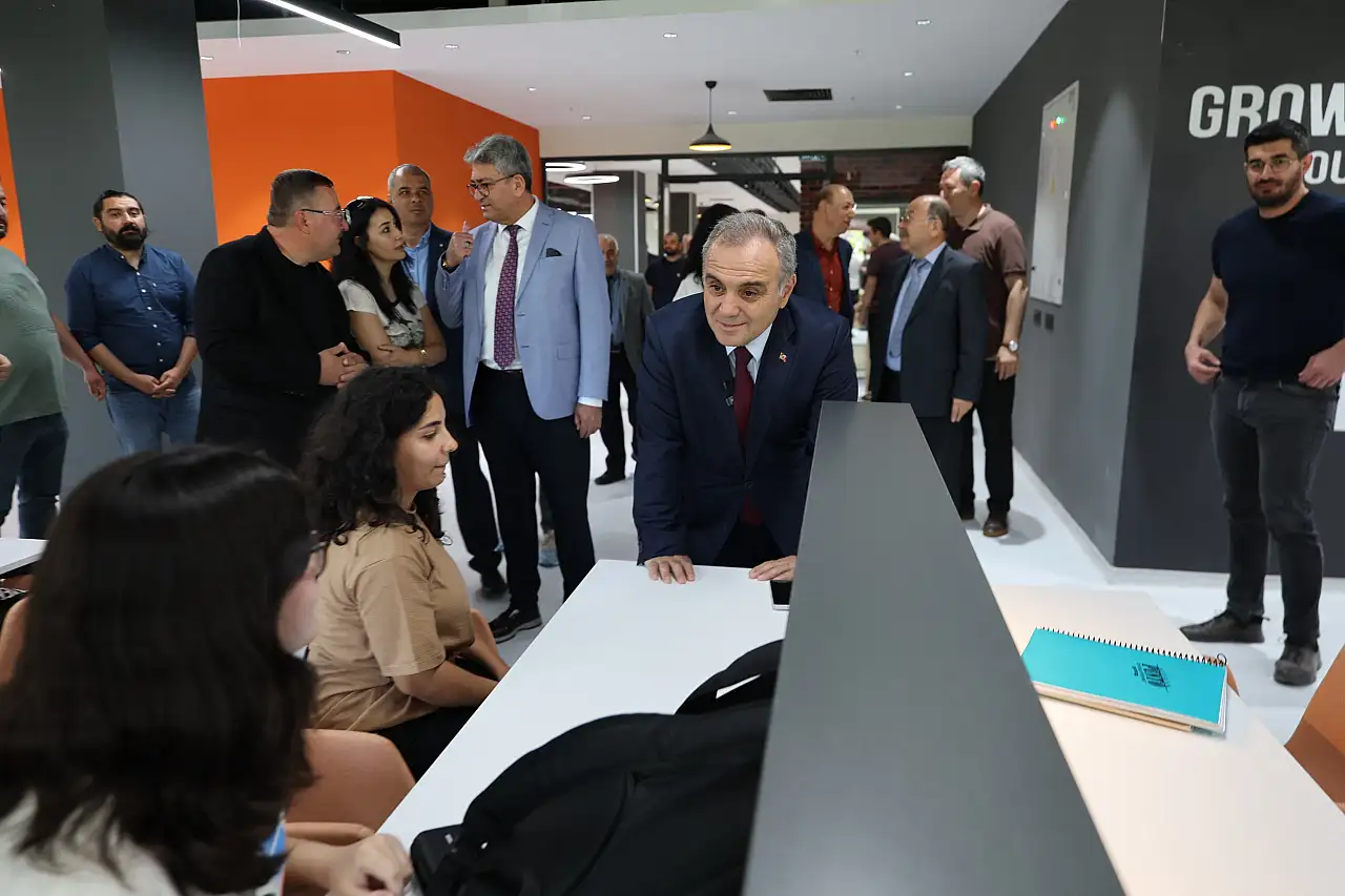 ERÜ'deki Kadir Has Merkez Kütüphane yenilendi ve hizmete açıldı!