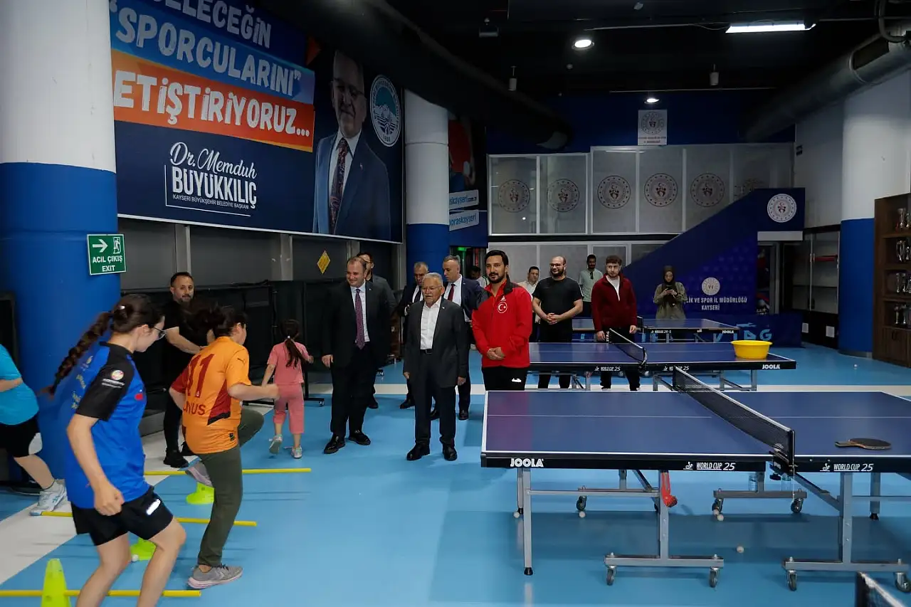 Büyükkılıç genç sporcuların başarısını yerinde gördü