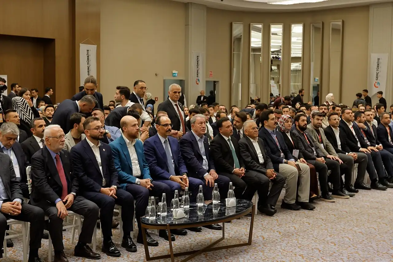 Kayseri'de dev zirve: Başkan Büyükkılıç Gençlik Forumu'na katıldı