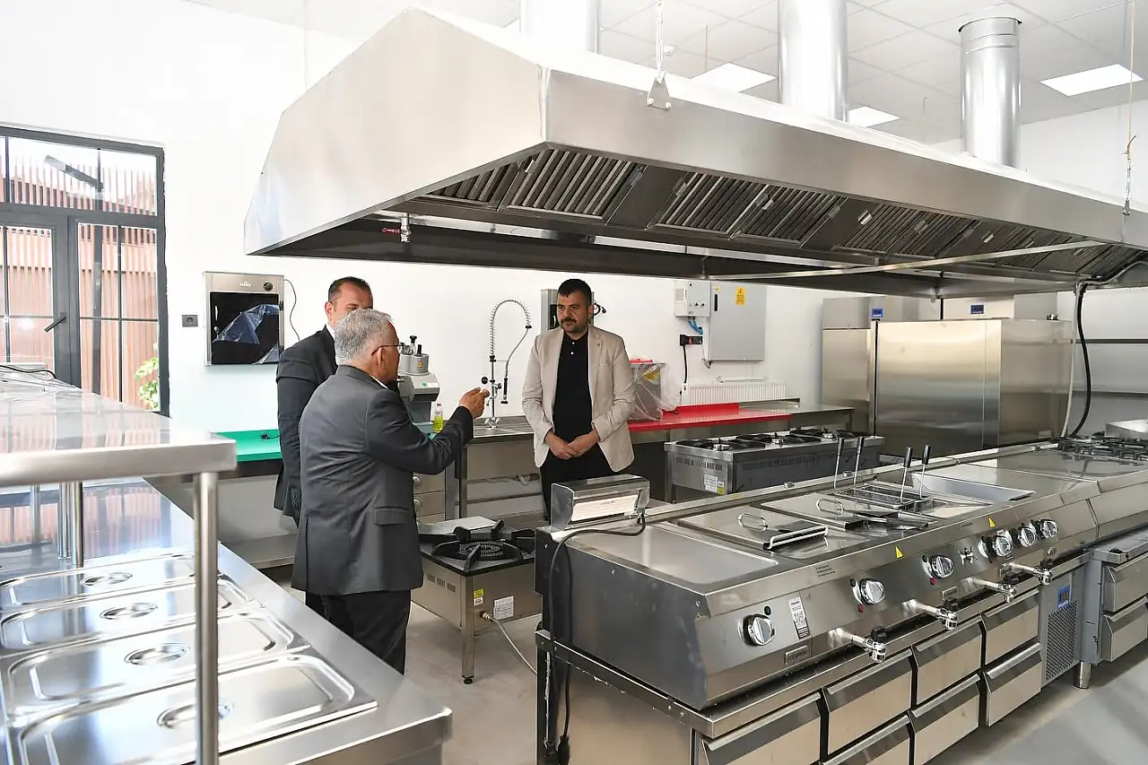 Başkan Büyükkılıç Kayseri Mutfağı'nda incelemede