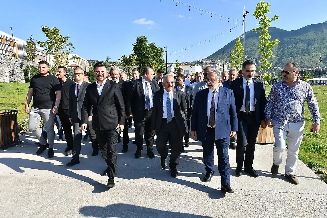 Başkan Büyükkılıç tüm soruları Talas'ta cevapladı
