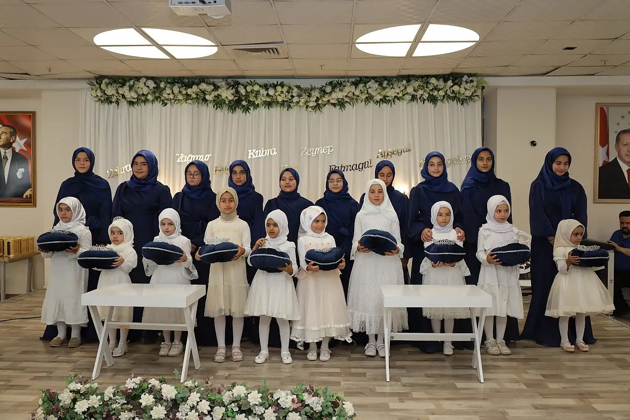 Yahyalı'da tören gerçekleştirildi: Kızlar taçlandırdı!