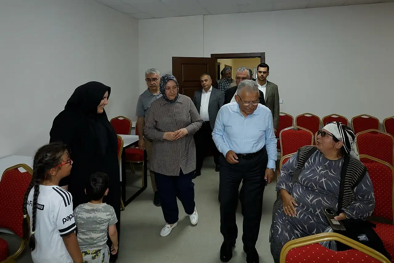Büyükkılıç'ın durağı bu kez Akkışla ve Sarıoğlan oldu