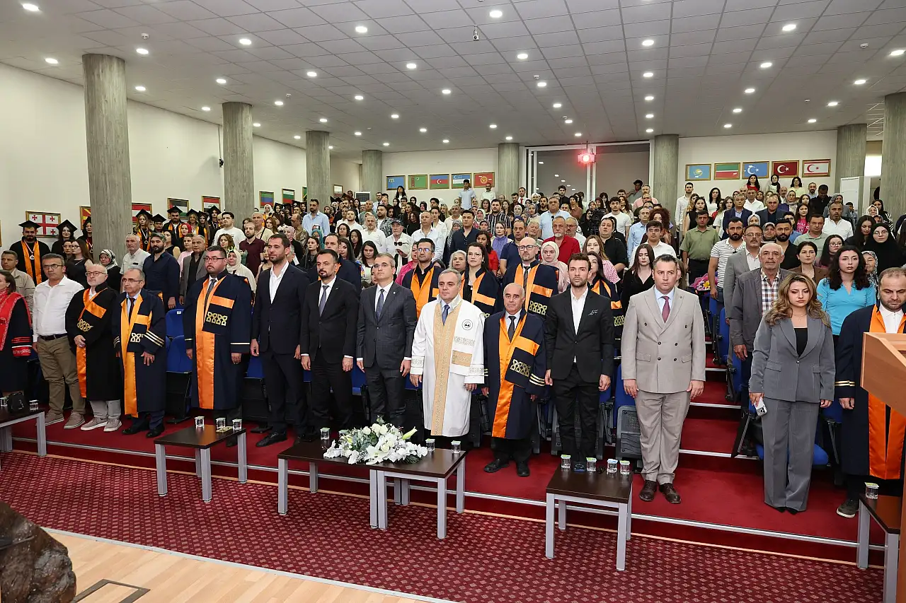 ERÜ Turizm Fakültesi'nde mezuniyet sevinci