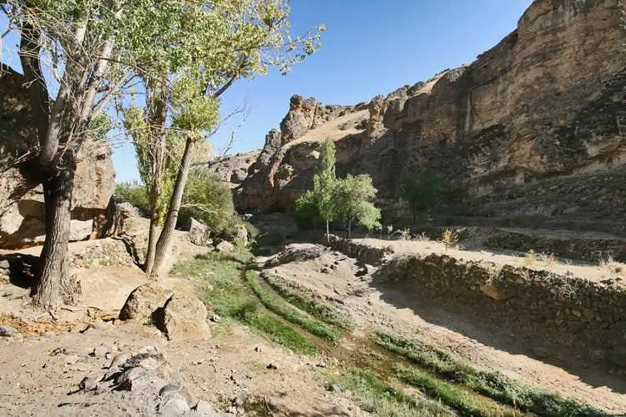 Kayseri'de içerisinde manastır, kilise ve kaya mekanlar bulunan vadide toplantı