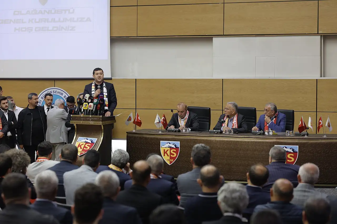 Kayserispor Genel Kurulu'nda gözler onu aradı! Sosyal medyadan tebrik etti