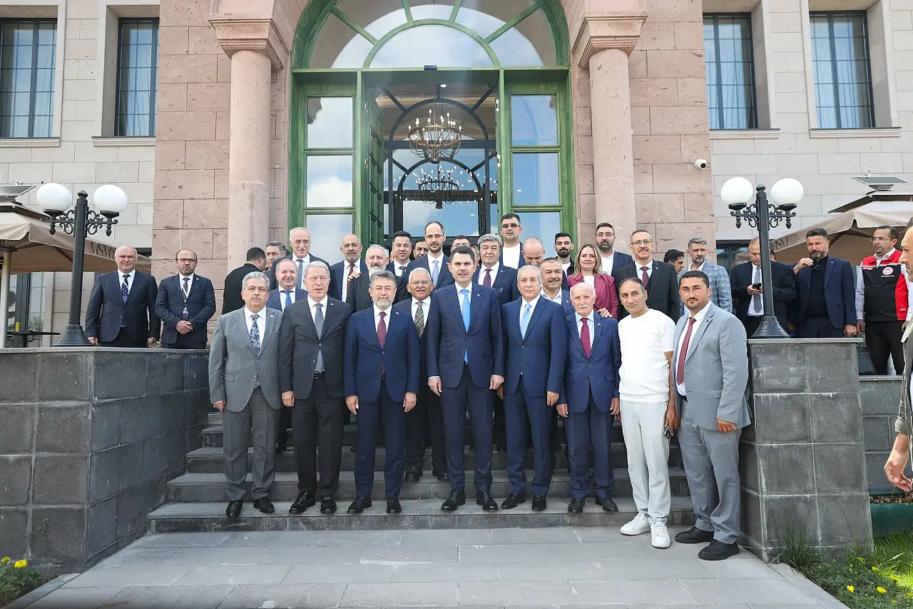 Büyükkılıç bakanlara şoförlük yaptı