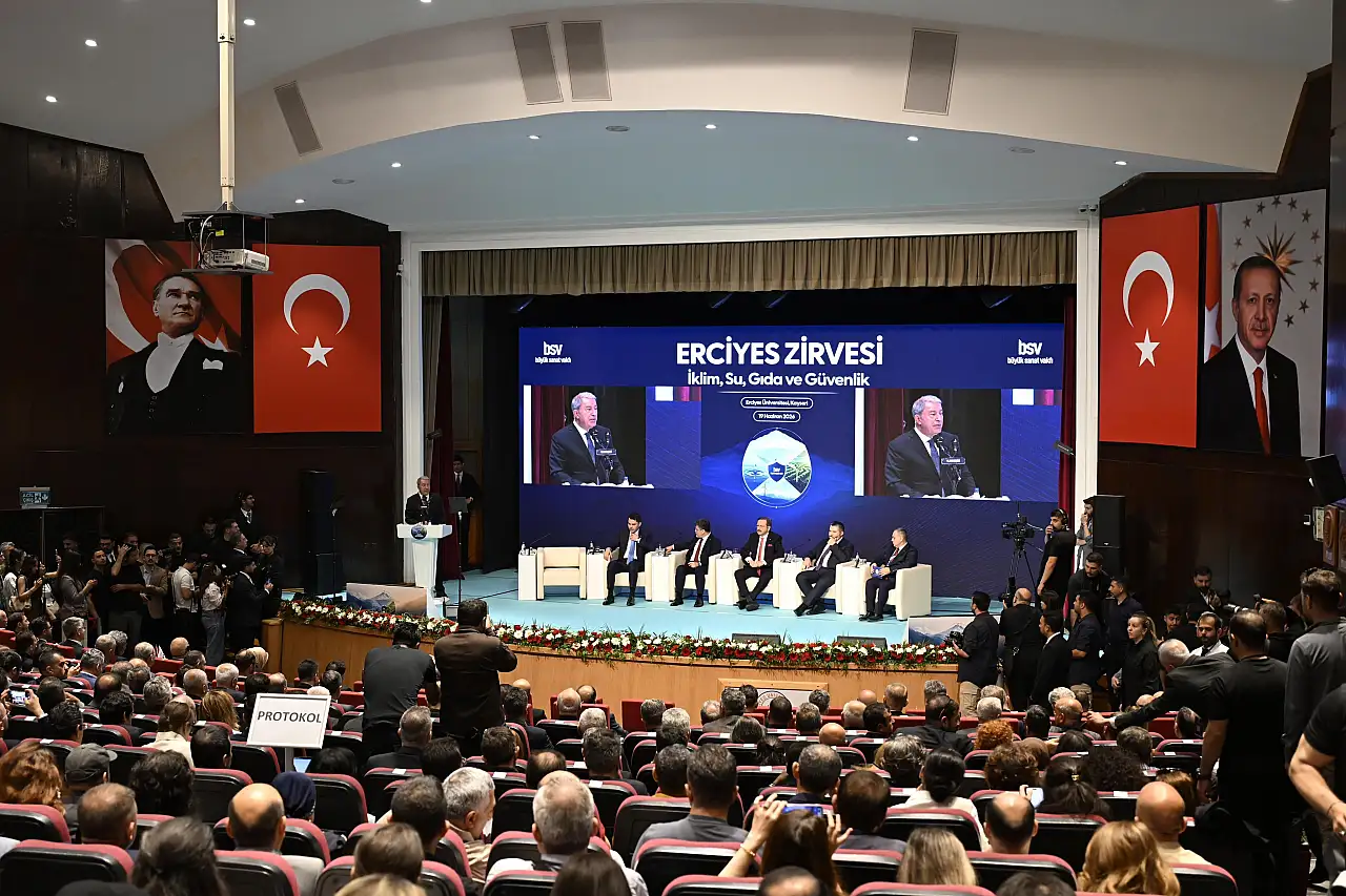 Erciyes'in zirvesinde bakanlar konuştu!