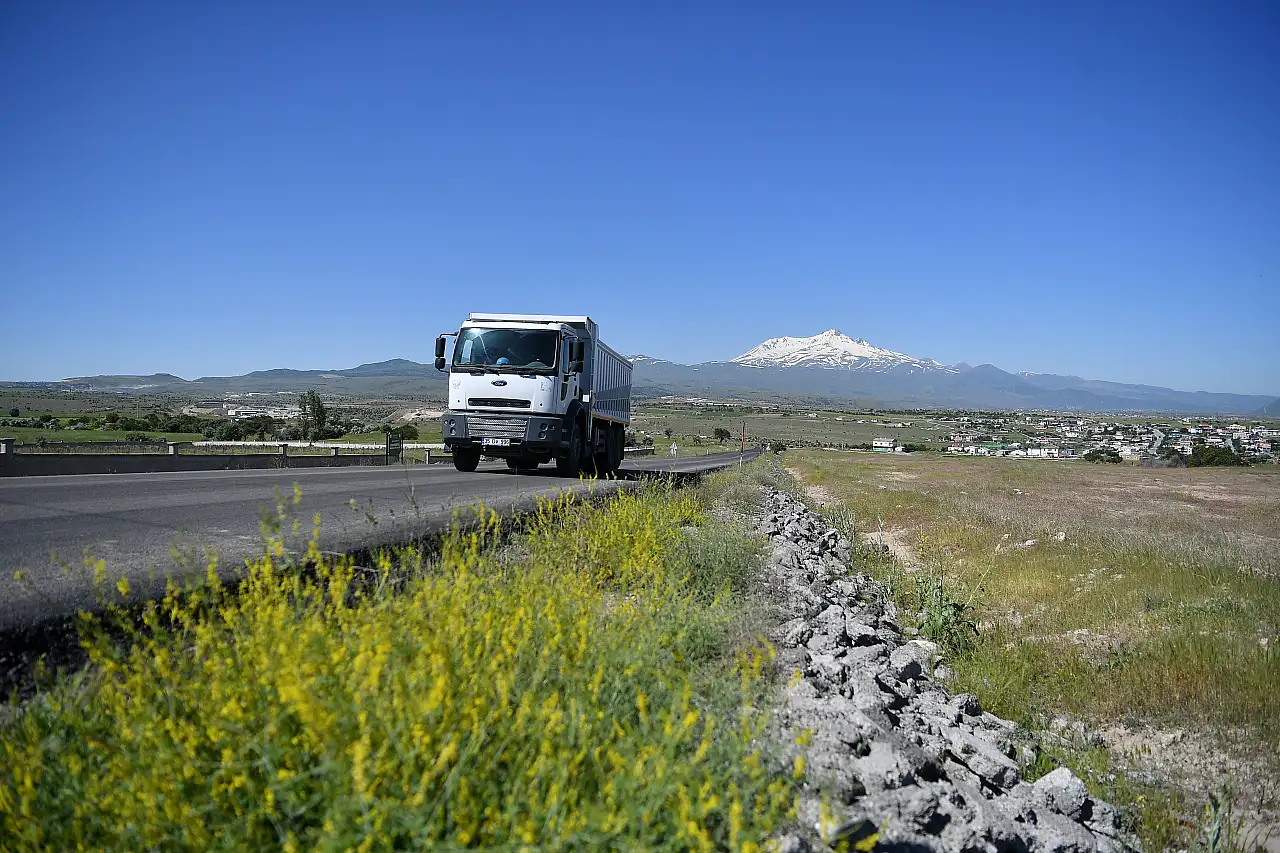 Kayseri'de kırsal ulaşıma 43,7 milyon TL'lik asfalt yatırımı