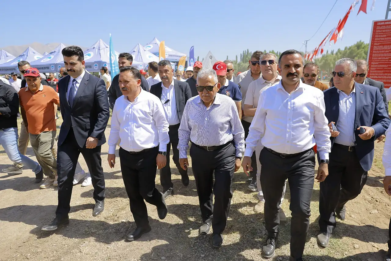 Vali Çiçek'ten Büyükkılıç'a teşekkür: 'Altın devri yaşanıyor'