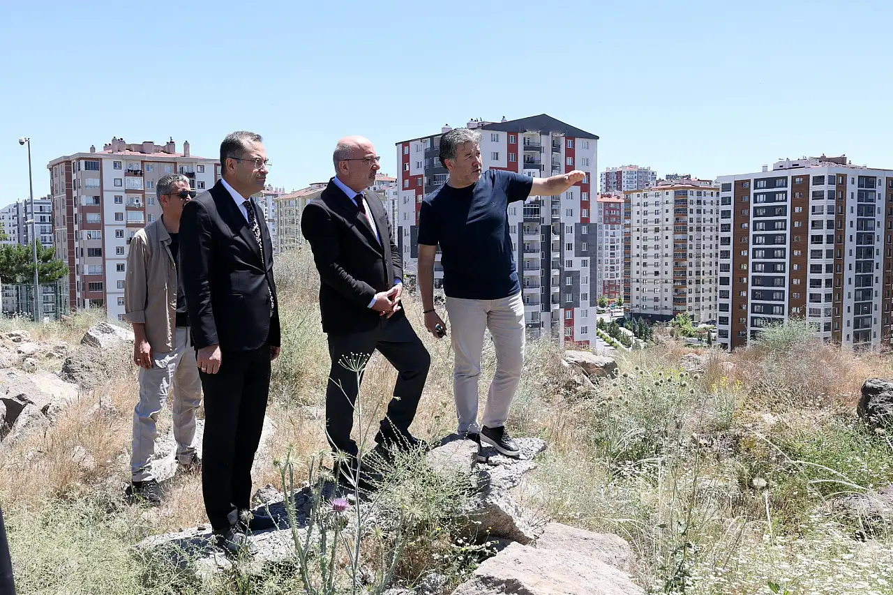 Kayseri'deki üniversitede genişleme kararı! Araziyi gezdiler